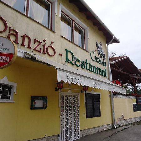 Czermann Panzio Es Etterem Otel Oroszlány Dış mekan fotoğraf