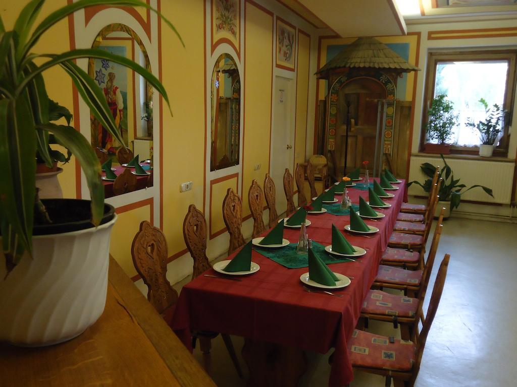 Czermann Panzio Es Etterem Otel Oroszlány Dış mekan fotoğraf