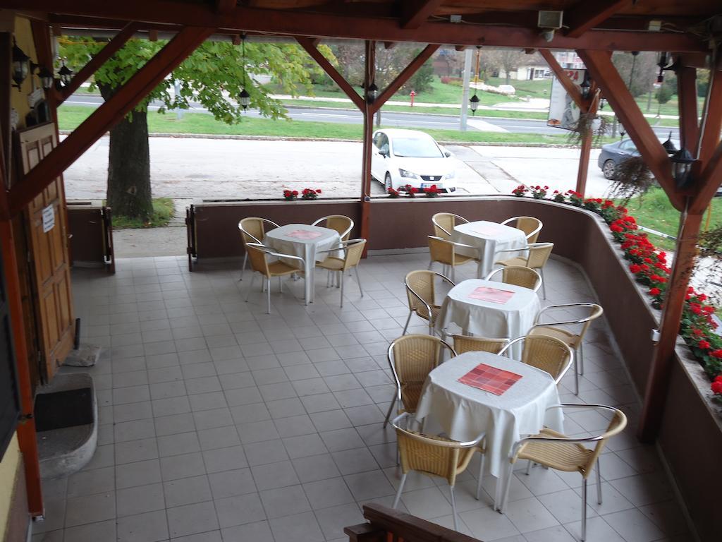 Czermann Panzio Es Etterem Otel Oroszlány Dış mekan fotoğraf