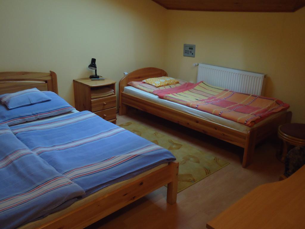 Czermann Panzio Es Etterem Otel Oroszlány Oda fotoğraf