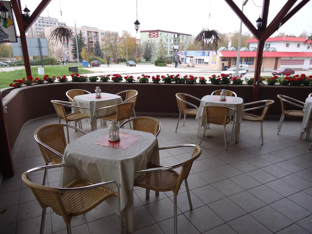 Czermann Panzio Es Etterem Otel Oroszlány Dış mekan fotoğraf