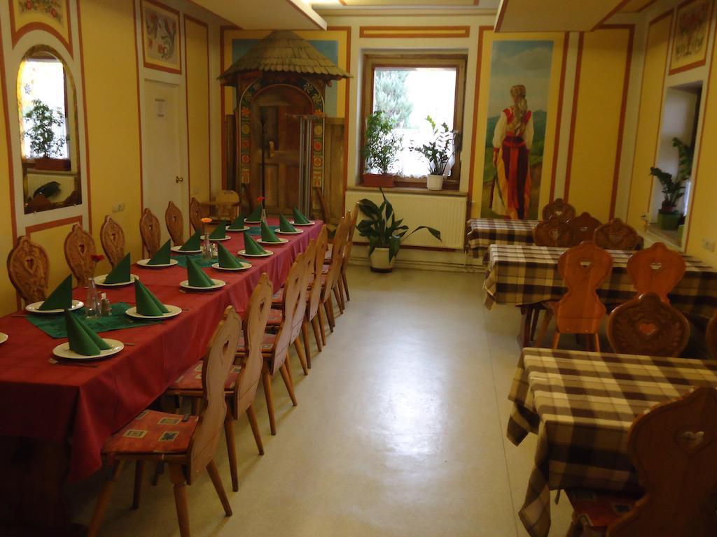 Czermann Panzio Es Etterem Otel Oroszlány Dış mekan fotoğraf