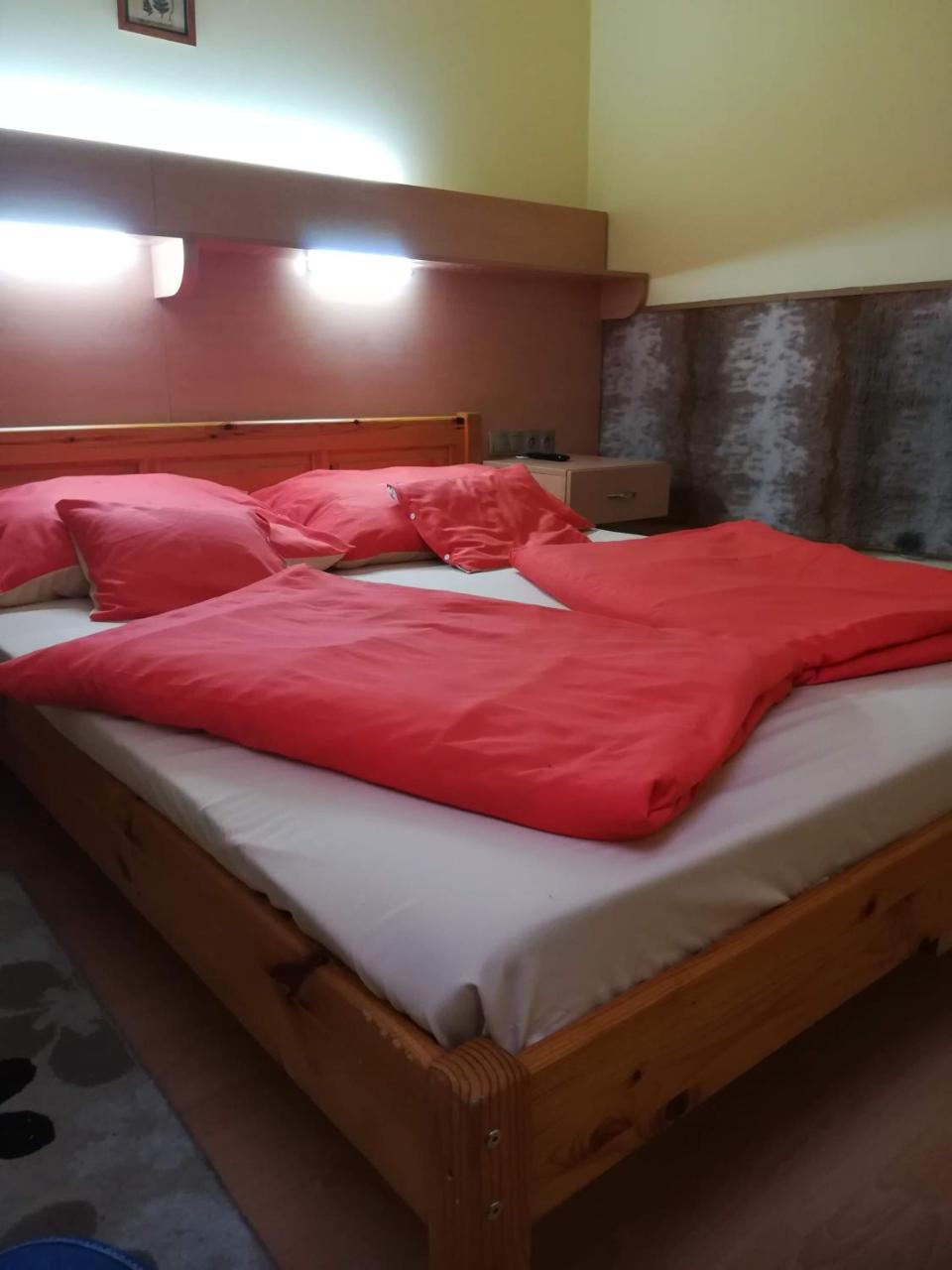 Czermann Panzio Es Etterem Otel Oroszlány Dış mekan fotoğraf
